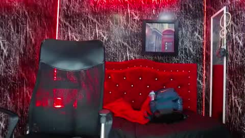 Lancelot Benwick online show from February 8, 1:32 am