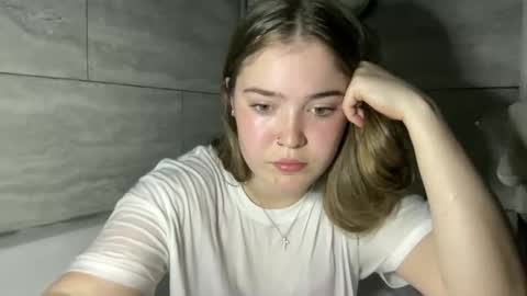 lanelizzie348 online show from April 8, 2:25 am