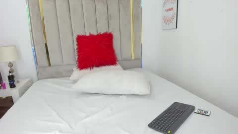 Julian online show from December 23, 5:02 am