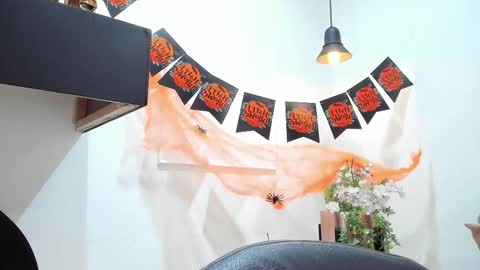      700  200   online show from October 31, 9:37 pm