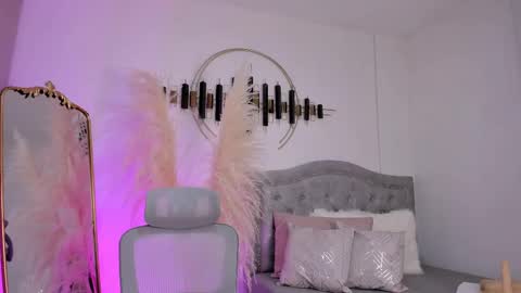 Snapshot of larabaker chatting on February 11, 10:58 am Lara online show from February 11, 10:58 am