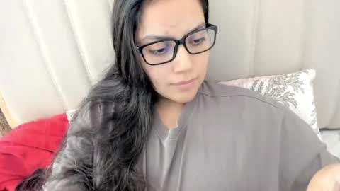 lara online show from November 19, 3:33 pm