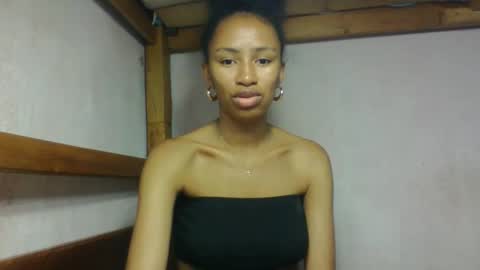 larah98 online show from March 3, 1:40 pm