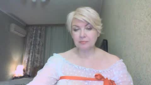 laramrs online show from April 3, 6:04 pm