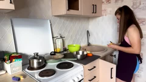 Snapshot of larrainewildenberg chatting on October 14, 12:30 pm I am Jane ntmu Lets hit 10 Thumbs Up together online show from October 14, 12:30 pm