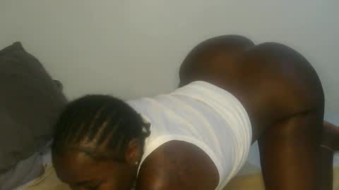 larvy12 online show from April 6, 1:14 am