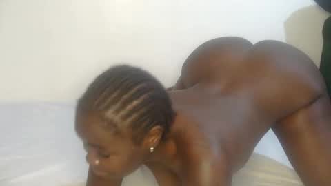 larvy12 online show from April 4, 7:48 am