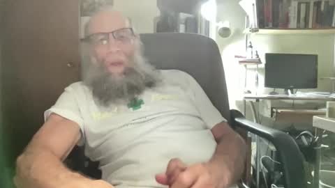 chris online show from November 8, 4:26 am