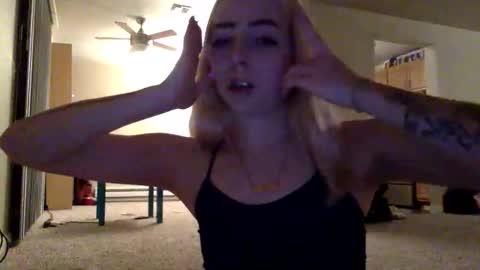 Roxy blue online show from March 3, 7:26 am