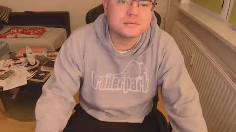 latexboy893 online show from December 19, 9:32 pm