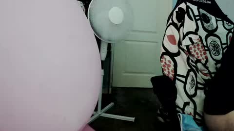 latexchris77 online show from August 3, 10:43 am
