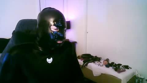 Snapshot of latexminheadroom chatting on October 25, 2:23 am latexminheadroom online show from October 25, 2:23 am