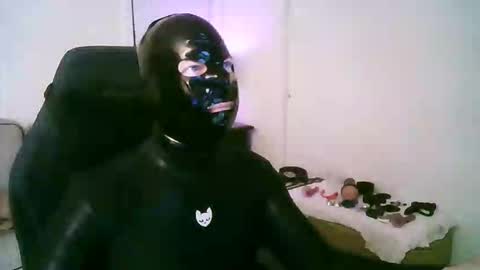 latexminheadroom online show from February 5, 6:39 am