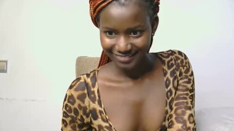 latiffaah_xx online show from March 13, 1:03 pm