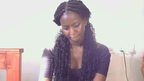 latiffaah_xx online show from March 22, 1:59 pm