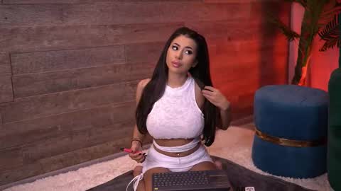 Latina online show from November 27, 6:26 pm