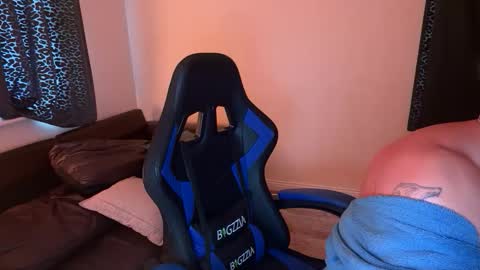 latinkinkypig online show from January 7, 9:25 am