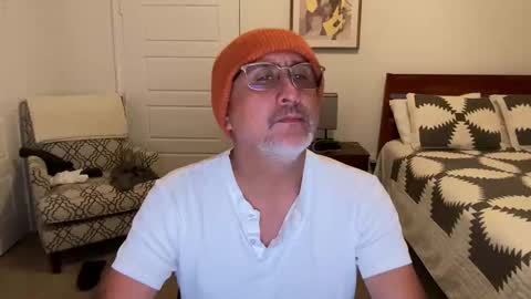 QS - INDEPENDENT MODEL online show from October 22, 3:42 am