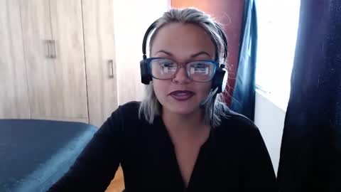 Laura online show from July 28, 2:13 pm