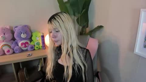 laukyubey1 online show from October 28, 8:43 pm