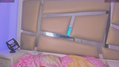 laura__js_ online show from February 7, 12:09 am