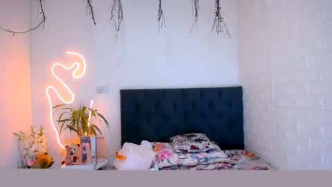 LAURA online show from April 23, 4:19 pm