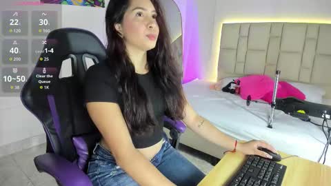 laura_carmona online show from September 16, 11:45 am