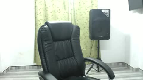 CALL ME LOVE  LAURA online show from April 12, 2:59 am