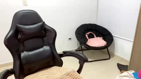 laura online show from November 13, 1:30 am