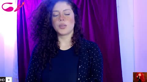 Snapshot of laura_fountain_ chatting on February 19, 9:25 pm weedcam Curly Laura OF    online show from February 19, 9:25 pm