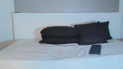 Laura online show from February 28, 8:57 pm