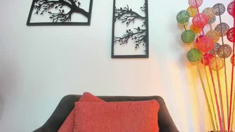 LAURA SOE online show from February 2, 4:32 pm