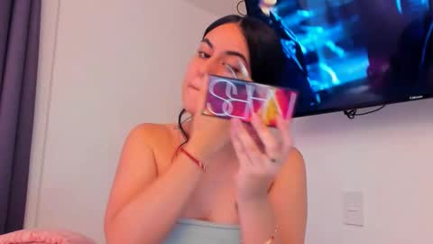 LAURA SOE online show from October 22, 7:37 pm