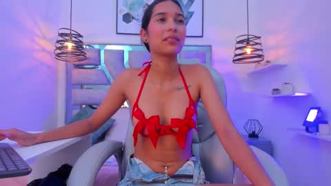 laura stuar online show from November 8, 12:52 pm