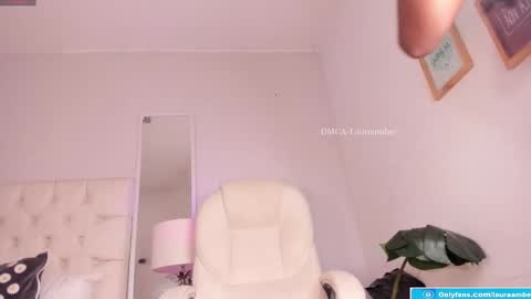 LAURA  online show from March 5, 1:20 pm