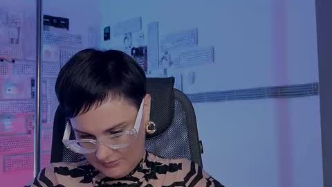 lauradavidsons online show from November 12, 6:32 pm