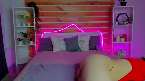 Snapshot of lauraellinss chatting on October 16, 8:58 am Laura online show from October 16, 8:58 am