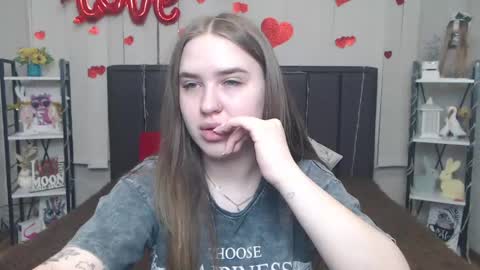LauraHlot online show from May 12, 5:49 am