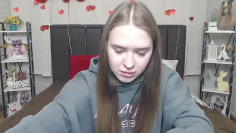 LauraHlot online show from May 3, 6:25 pm