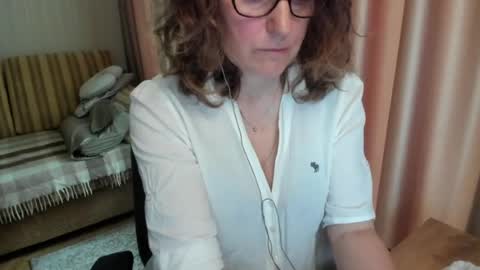 Lauraoven1 online show from May 22, 8:43 am