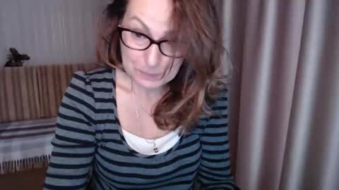 Lauraoven1 online show from November 25, 7:40 am