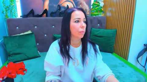 Laura online show from January 8, 7:20 pm