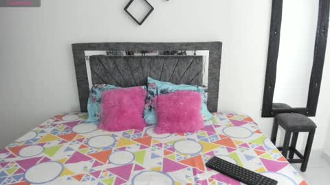 laurasofia01 online show from November 6, 2:42 pm