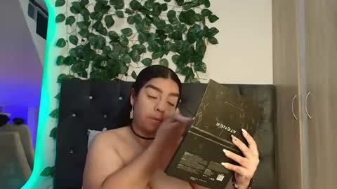 laura online show from June 20, 12:28 am