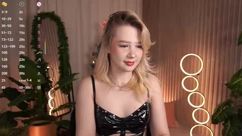  Laura  online show from December 23, 6:08 am