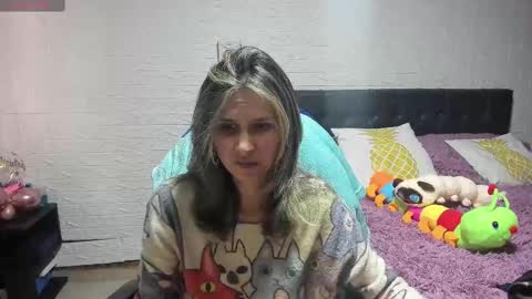 Snapshot of lauren_ashlee chatting on February 25, 2:26 pm Lauren Independent model online show from February 25, 2:26 pm