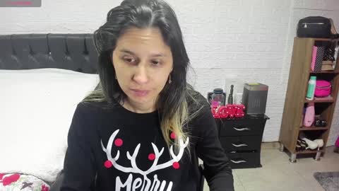 Snapshot of lauren_ashlee chatting on December 31, 1:08 pm Lauren Independent model online show from December 31, 1:08 pm