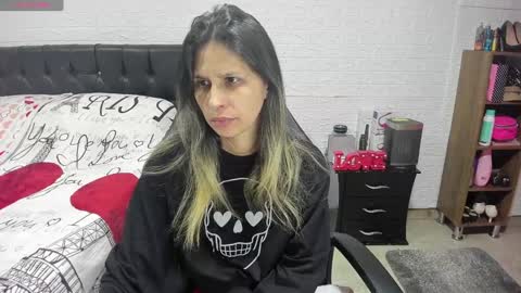 Snapshot of lauren_ashlee chatting on January 3, 2:19 pm Lauren Independent model online show from January 3, 2:19 pm