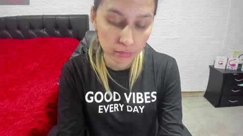 Snapshot of lauren_ashlee chatting on December 24, 4:08 pm Lauren Independent model online show from December 24, 4:08 pm