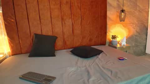 lauren_rouses online show from March 21, 8:19 am